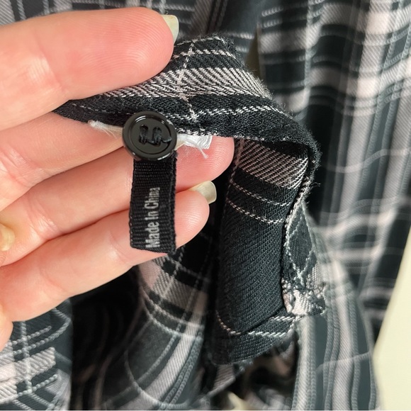 PAIGE Soft Lightweight Button Front Black Gray Plaid Flannel Shirt - Picture 8 of 8